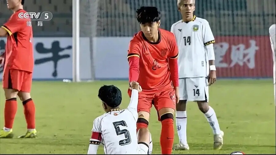 ▲ 중국 언론은 U-17 팀의 14-0 승리는 단순한 대승이 아니라 미래 중국 축구를 향한 자신감 회복이라는 자평이다. 이번 14-0 승리로 중국 축구의 미래가 새롭게 시작할지 모른다고 벌써 흥분하고 있다. ⓒ 소후닷컴