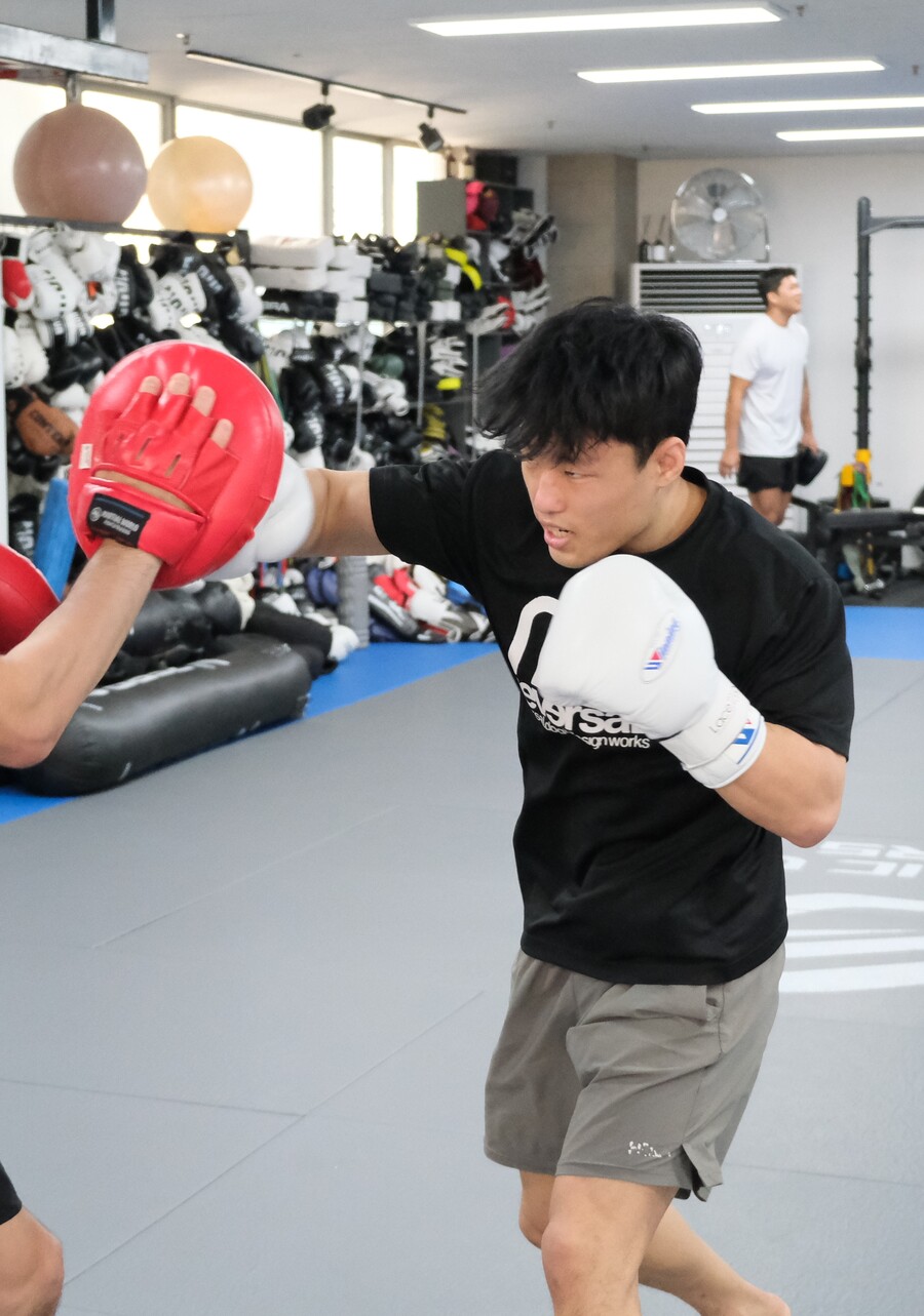 로드FC 파이터 '취객 위협' 여성 구했다…"대회 코앞이라 망설였지만" 의협심 발휘