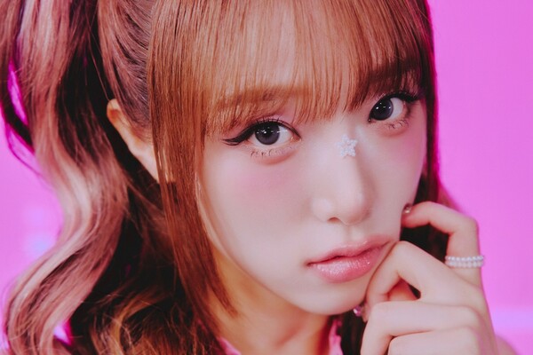 최예나, K팝 최초 하츠네 미쿠 피처링 성사…신곡 '스타!'로 세계관 확장
