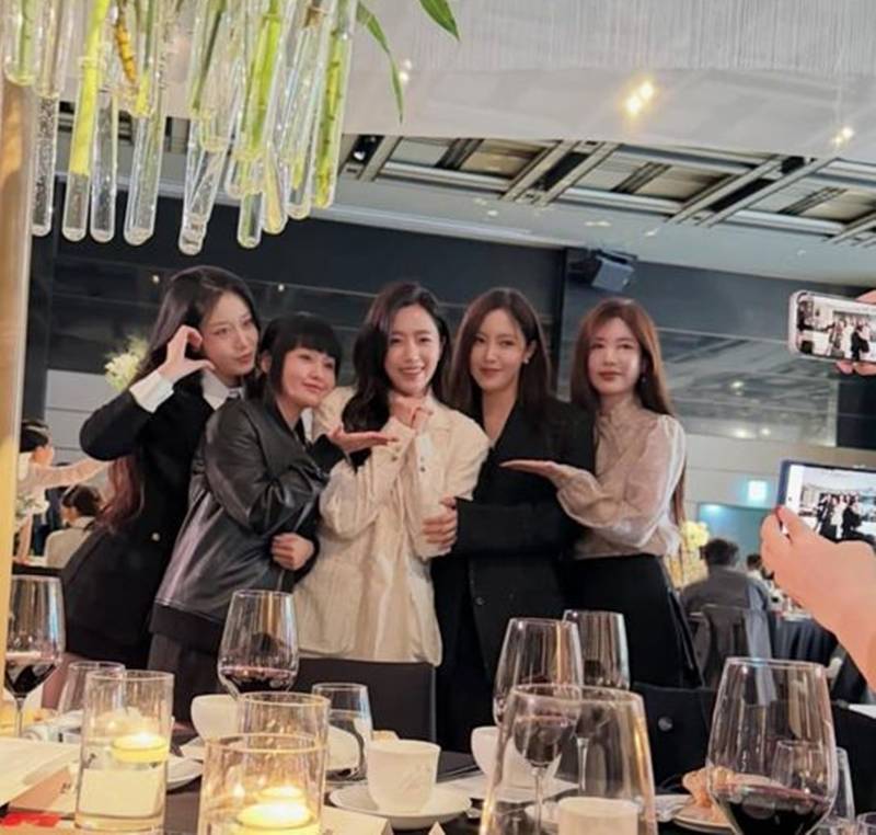 티아라, 함은정♥김병우 결혼식서 뭉쳤다…'두바이 거주' 소연은 불참