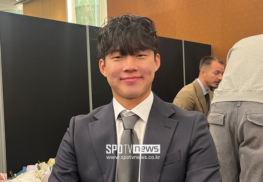 [SPO 현장] 'K리그2 유력 영플레이어상 후보' 박승호 "9월부터 정장 맞춰...앞으로 매 겨울마다 입도록 노력하겠다"