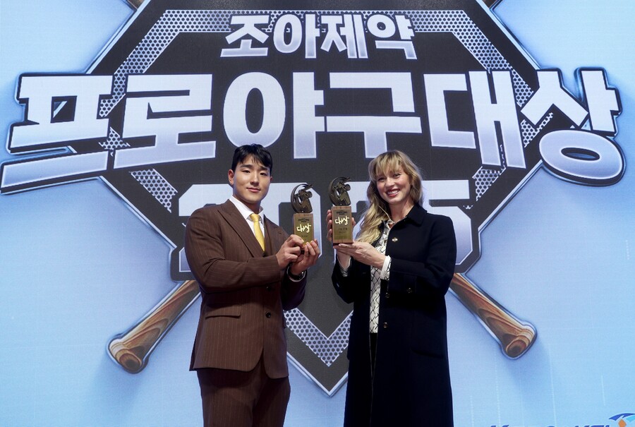 폰세·안현민, 나란히 영예의 '대상' 품었다…조아제약 시상식 최초, 17년 만에 '공동 대상' 영광