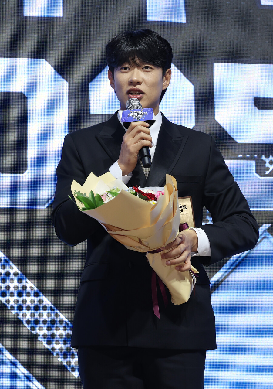 "작년엔 김도영, 올해는 안현민 때문에"…'대상' 노렸던 송성문, '최고 야수상'에 재치 만점 소감