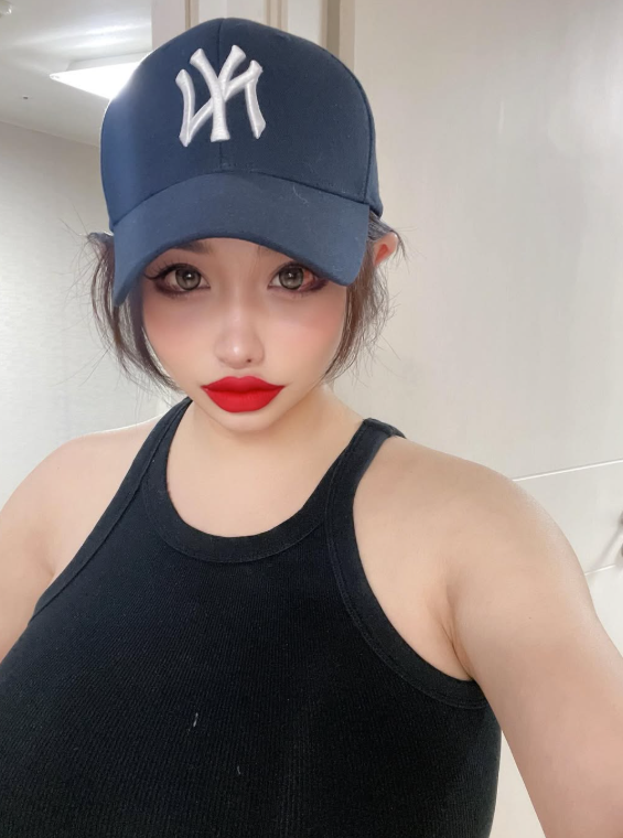 '활동 중단' 박봄, 더 화려해진 근황 "기다리는가? 나도"