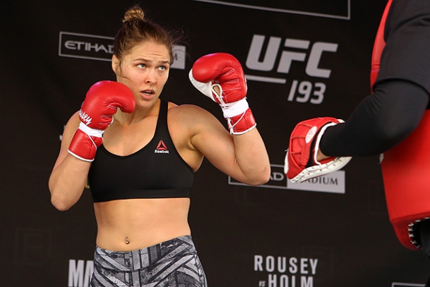 "한때 여자 맥그리거" UFC 아닌 복싱으로 컴백하나…6000만 시청률 '당근' 유혹→"상대는 올림픽 金 출신 복싱 괴물" 망신살 가능성