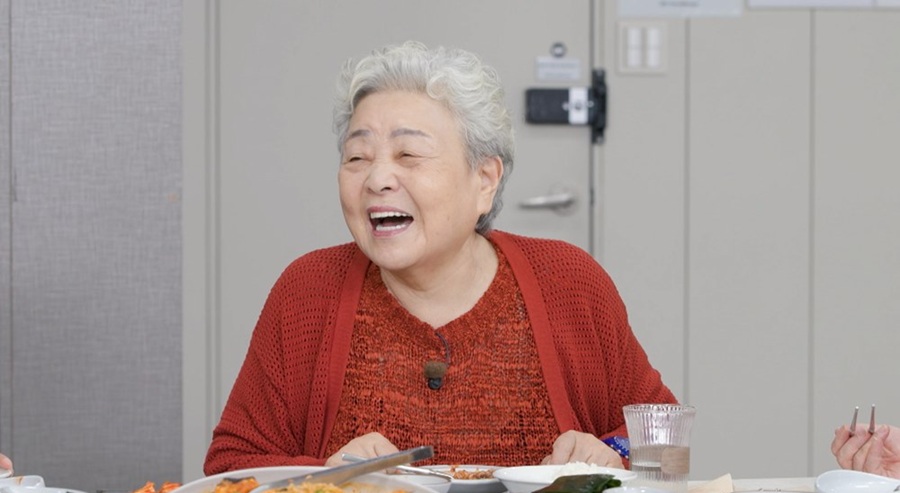 '축덕' 강부자, 손흥민과 친분 과시 "개인적으로 연락도 했다"('배달왔수다')