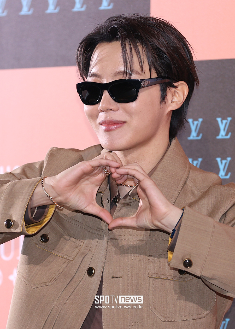 [포토S] 방탄소년단 제이홉, '하트 뿅'