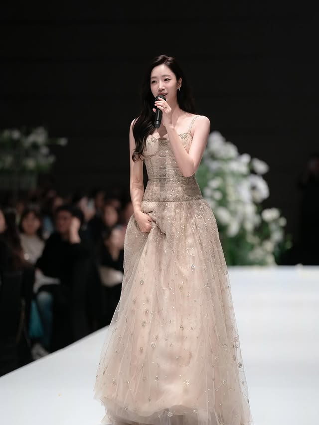 함은정, 직접 밝힌 ♥김병우 감독과 결혼 소감 "서로 배려하며 착실하게 살겠다"