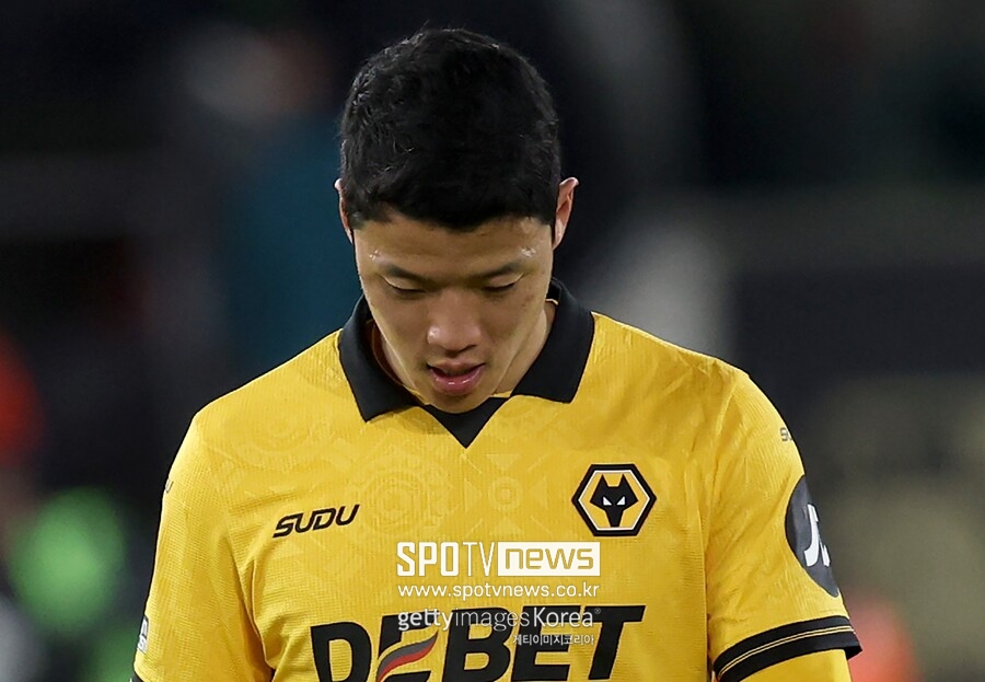 아뿔싸 '韓 축구 대위기' 황희찬 속한 울버햄튼, PL 불명예 기록 작성할까...크리스마스 역대 최저 승점 갱신 가능성↑