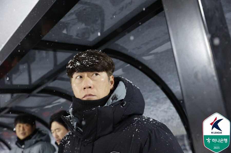 [SPO 현장] "득점왕 싸박, 동기 부여가 떨어져, 프로라면 열심히 해야" 수원 김은중 감독의 이례적 질타