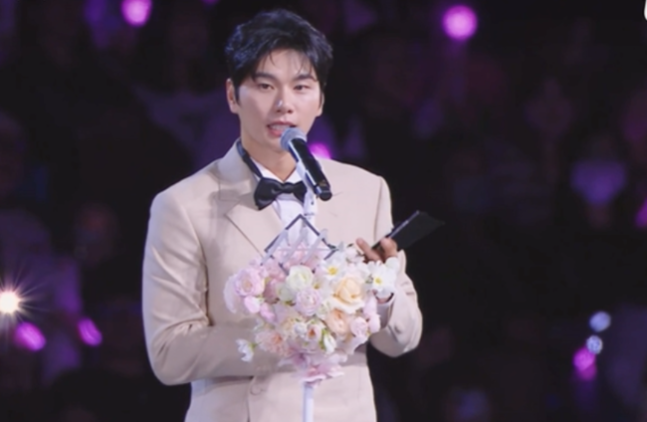 이이경, 유재석만 쏙 빼고 "하하 주우재 보고싶다"→사생활 루머엔 "무조건 잡는다"('AAA 2025')