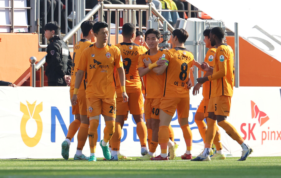 [현장 REVIEW] 제주SK가 'K리그1 잔류'에 성공합니다!...김승섭+이탈로 득점, '이기제 퇴장' 수원에 2-0 승