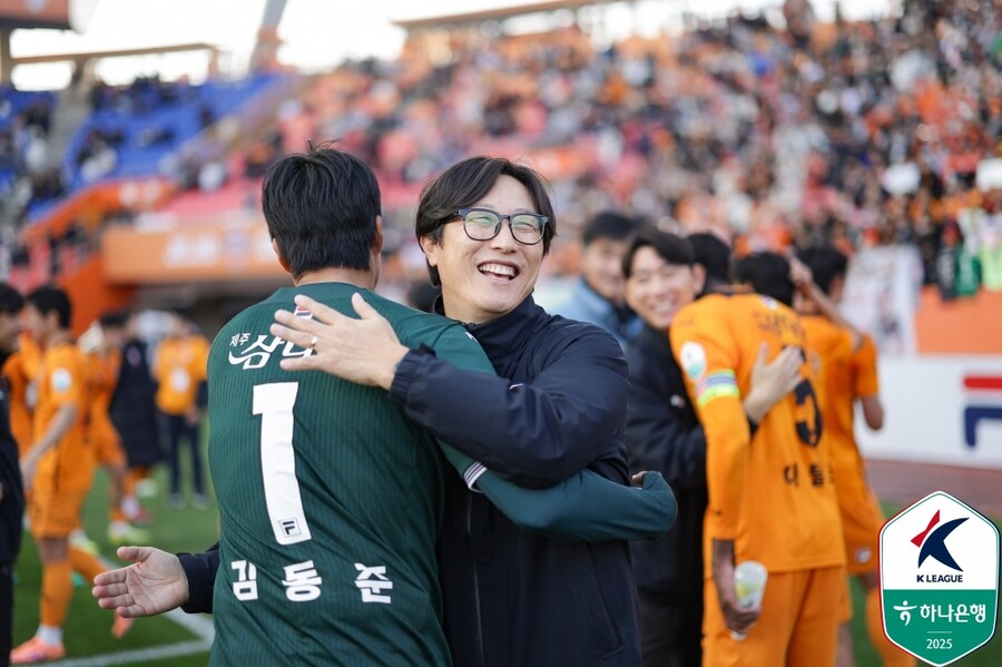 [SPO 현장] '잔류 성공' 제주SK 김정수 감독 대행 "김학범 감독님께 죄송해...팬들이 좋아하는 축구해야"