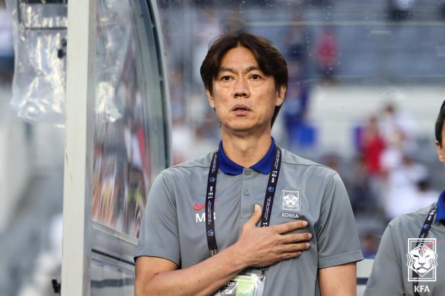 홍명보호 지면 끝장! 월드컵 '한일전' 이론상 가능하다...역대급 꿀조 효과 → 32강-16강서 日과 대결 시나리오 다분