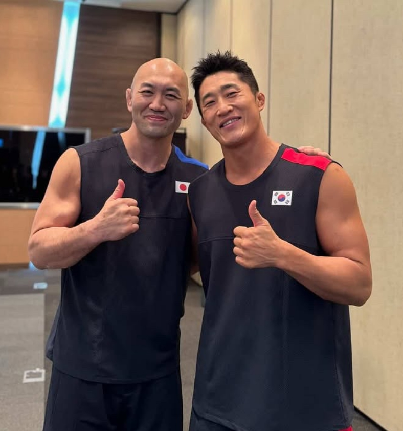 ▲ 아시아 파이터 UFC 최다승 주인공인 오카미 유신(왼쪽·14승)과 이 부문 2위 김동현(13승)은 각각 미들급과 웰터급에서 선명한 발자취를 남겼지만 타이틀 매치엔 나서지 못했다. ⓒ 오카미 유신 SNS