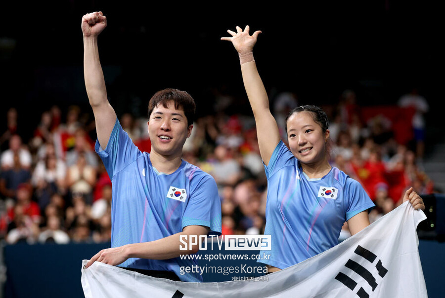 ▲ 한국 탁구의 '황금 콤비' 임종훈(왼쪽)-신유빈 조가 2025 월드테이블테니스(WTT) 컨텐더 자그레브에서 중국 조를 완파하고 혼합복식 정상에 섰다. 지난주 류블라냐 대회에 이어 2주 연속 WTT 시리즈 우승을 달성하는 낭보를 전했다.