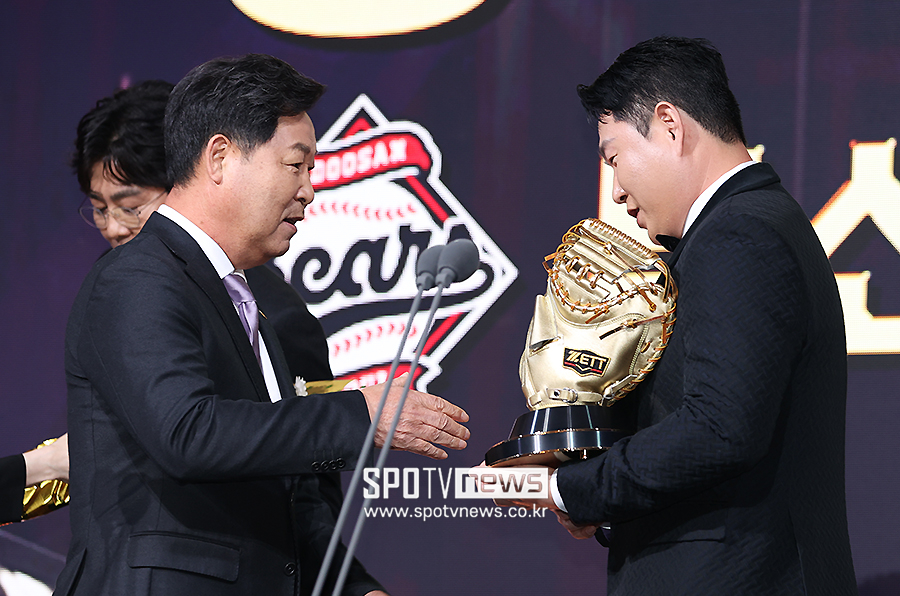 [포토S] 이만수 감독, '(양)의지야, 축하한다'