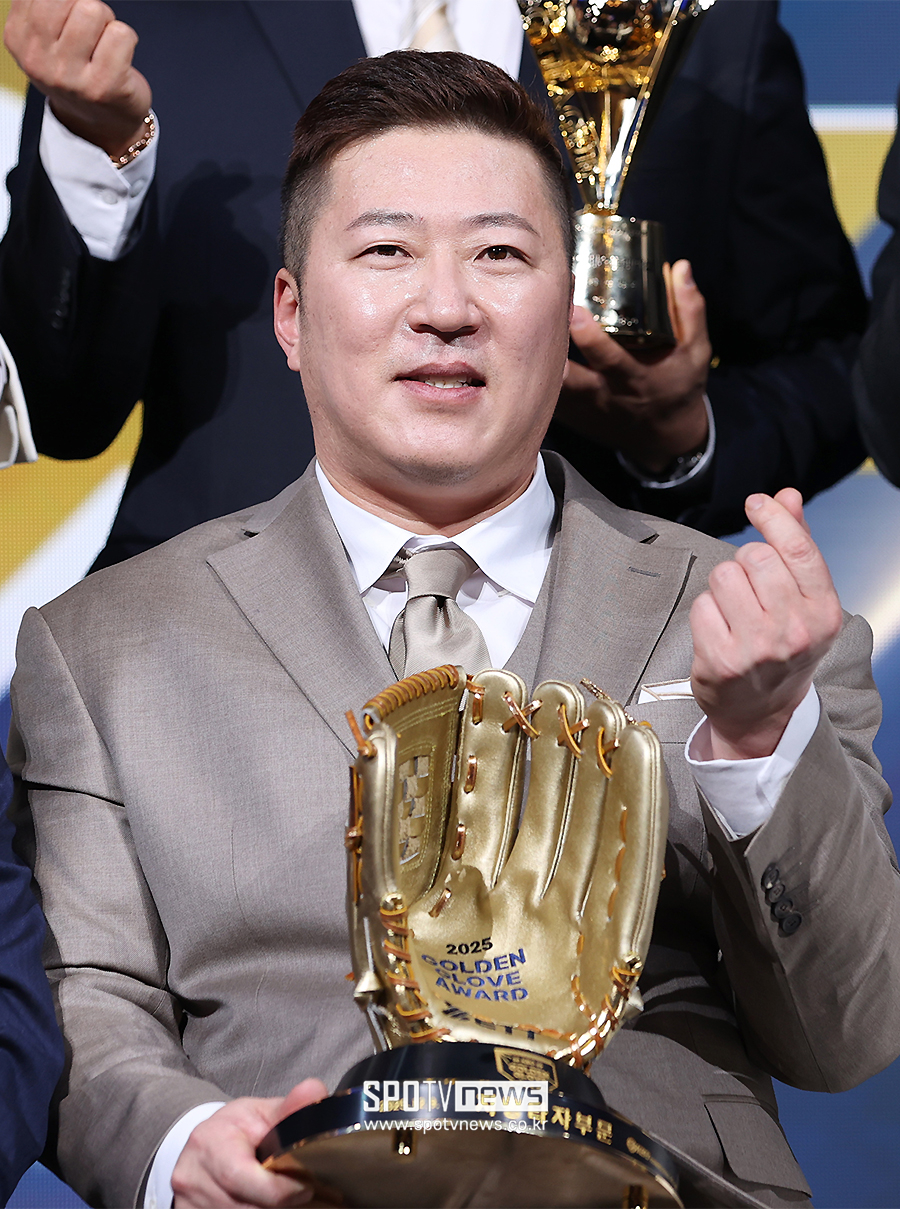 [포토S] 최형우, 역대 최고령 골든글러브 수상