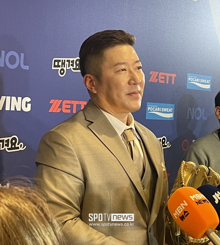 "아니야, 내가 더 고마웠어" 최형우가 KIA에 전한 뜨거운 진심…"울컥해서 애들 이름 절반은 까먹었네요"