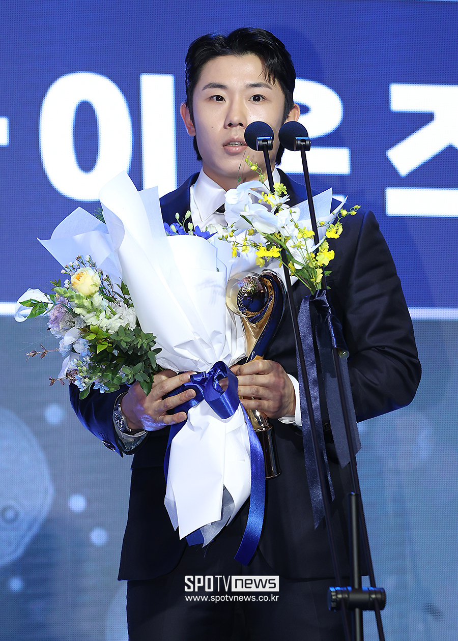 김성윤 'WAR 5.78'인데 GG 수상 불발이라니…주장 구자욱도 "내년엔 압도적으로 받았으면"