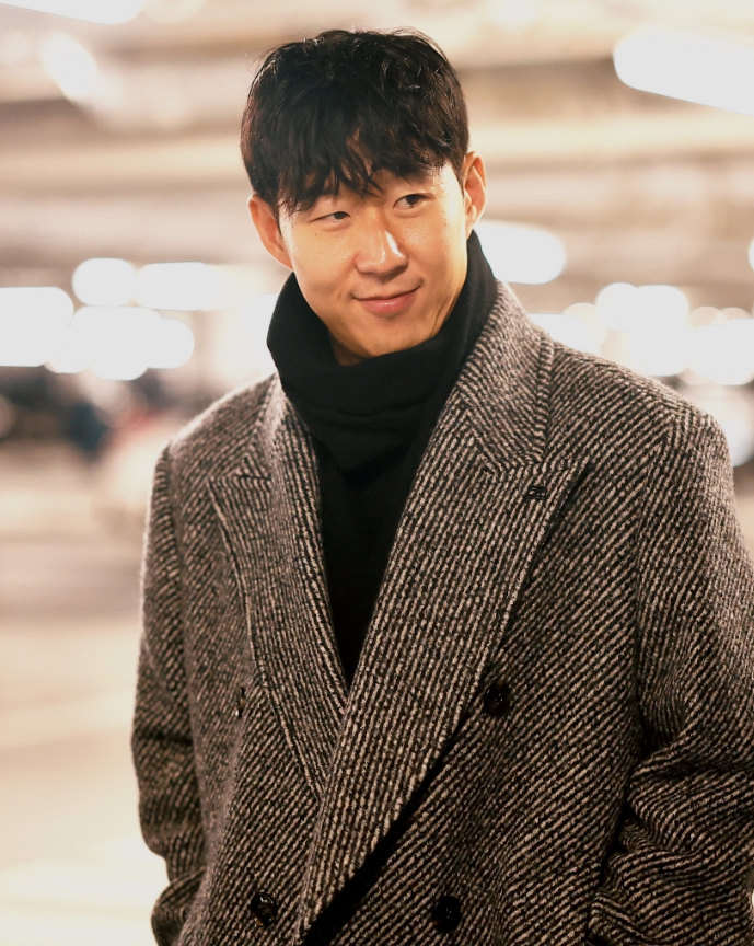 손흥민 '역대급 한국인' 맞다…'토트넘 복귀' 英매체 헤드라인 도배…"쏘니 영향력 결코 잊혀지지 않을 것"→토트넘·EPL·디 애슬레틱까지 한목소리로 ‘영웅’ 찬사