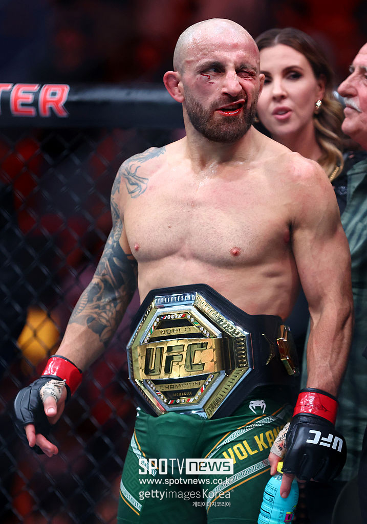 '은퇴설 일축' 볼카노프스키 "UFC 라이트급 타이틀 도전하겠다"