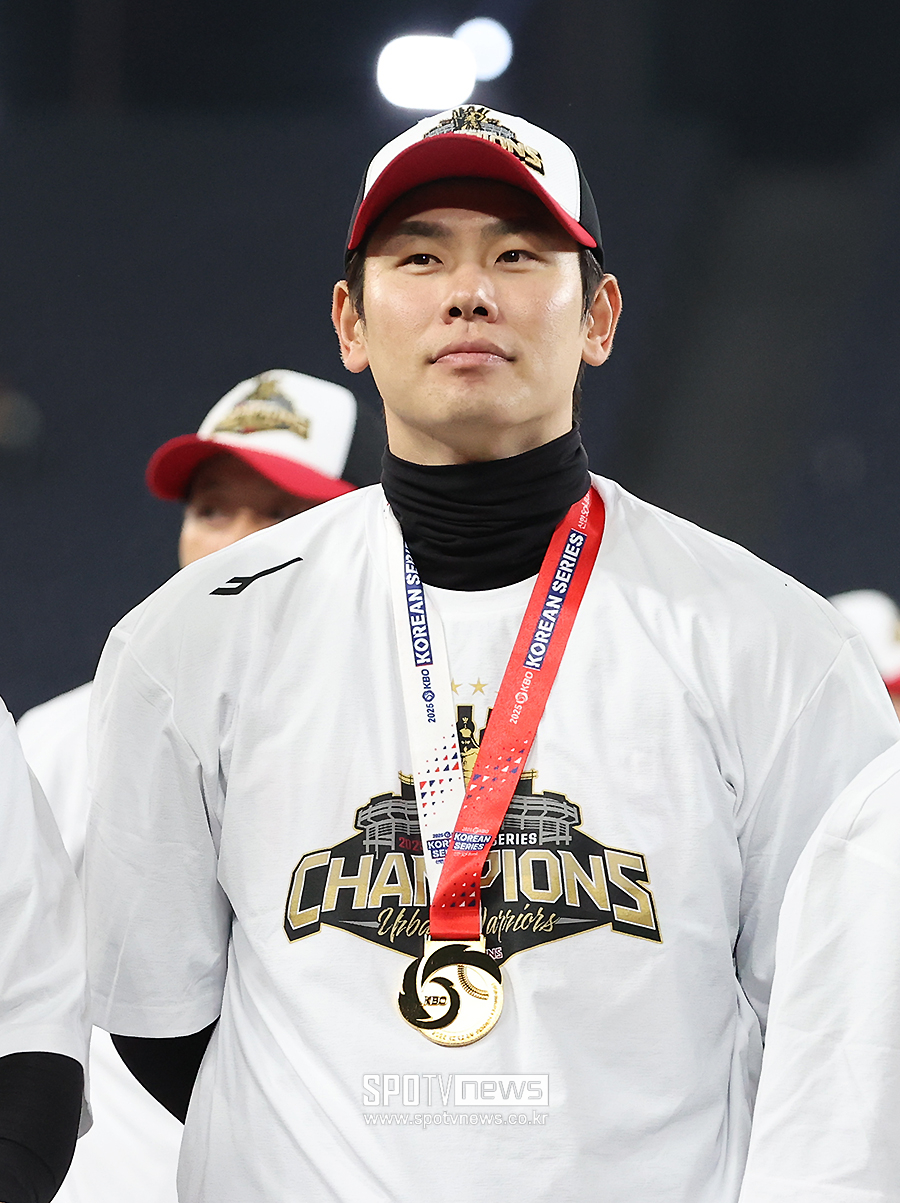 '갑자기' 홍창기 다년계약 언급한 차명석 단장…11월까진 협상 없었다는데, 이제 급진전?