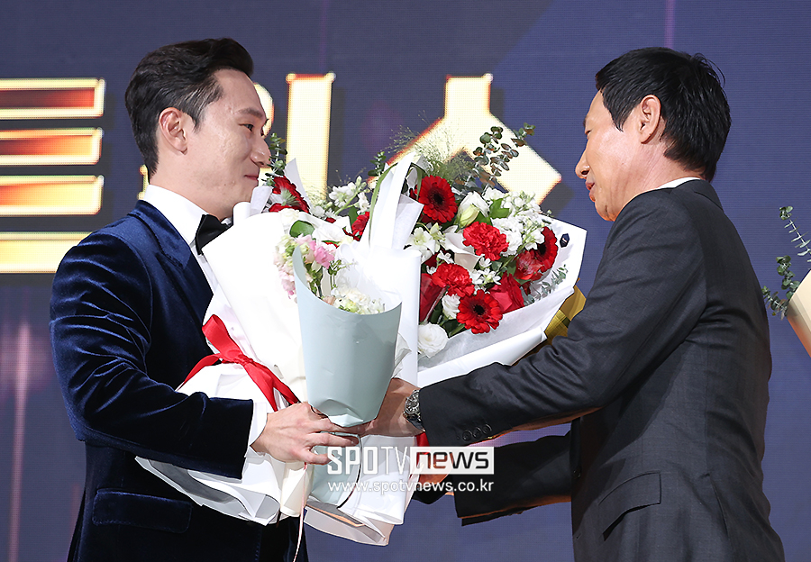 ▲ 신민재 염경엽 감독 ⓒ곽혜미 기자