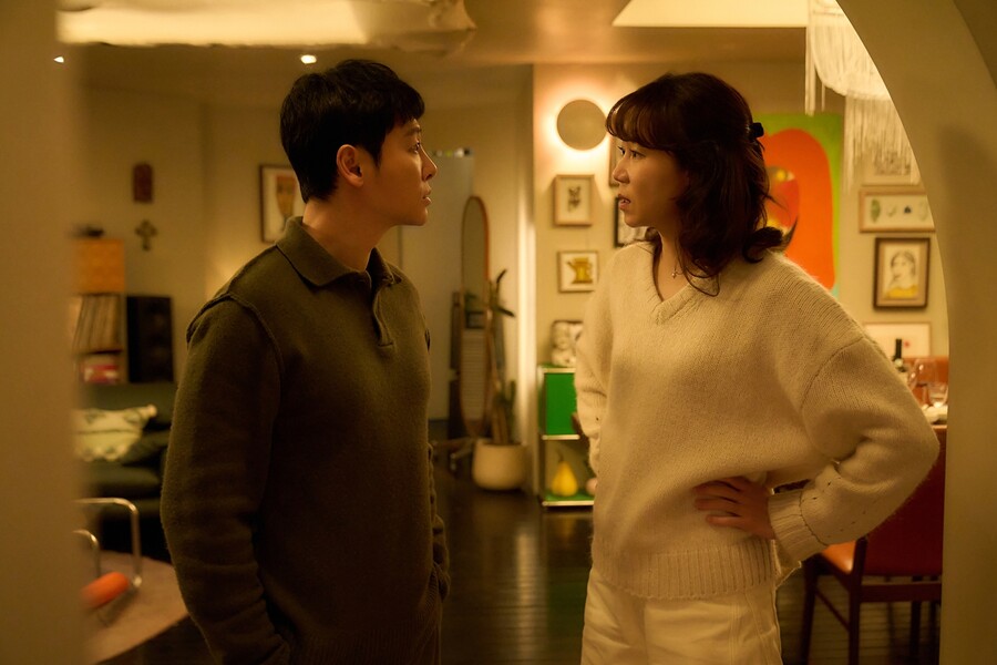 하정우 감독 '윗집 사람들', 8일째 韓영화 1위 "환장의 말맛"
