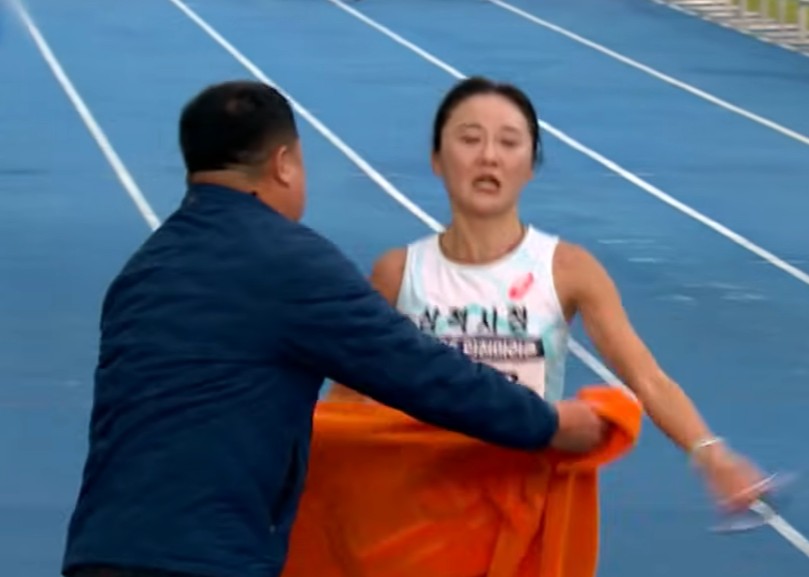 '女 선수 성추행 논란 NO!' 신체 접촉 이야기 쏙 빠졌다...김완기 감독, 직권남용·직무태만으로 1년 6개월 징계