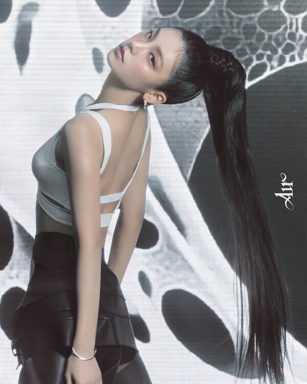 있지 예지, 솔로 데뷔곡 '에어'  英 NME '2025 최고의 K팝' 선정