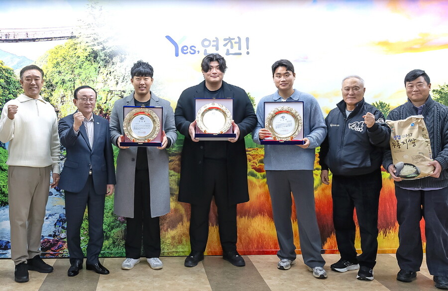 창단 10주년에 '6관왕' 연천 미라클 선수단, 연천군청 방문 "내년에는 프로 선수 배출 기대"