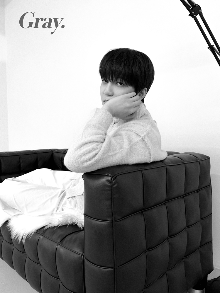 유키스 신수현, 내년 1월 7일 컴백…두 번째 미니앨범 '그레이.' 발매