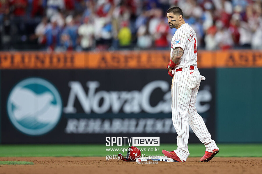 MLB 최악의 외야수가 감독과 싸우기까지? 단년 계약 방출생에 밀리는 신세