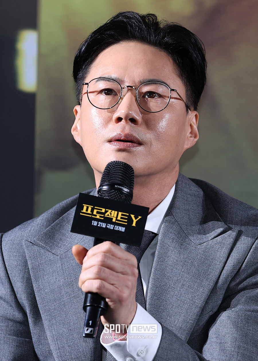 [포토S] 인사말 하는 이환 감독