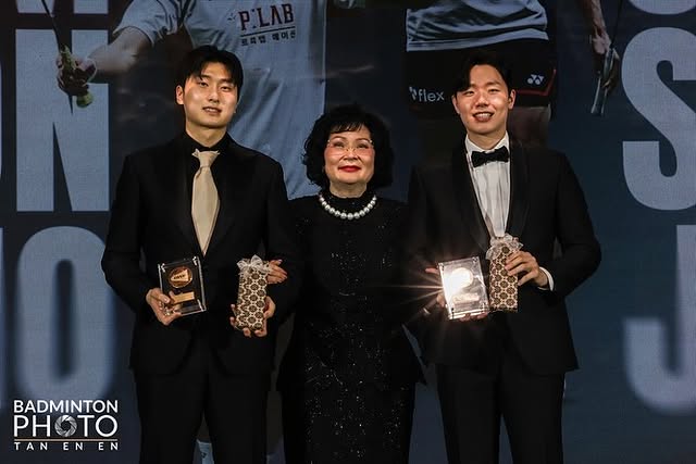 초대박! 37년 묵은 역사 깼다…서승재-김원호, 韓 배드민턴 최초 BWF 올해의 페어 쾌거→항저우에서 '2번째 태극기' 펄럭 "미친 시즌 완성한 듀오"
