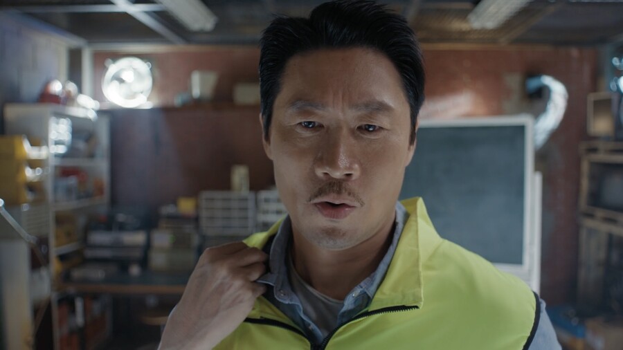 세상을 구해도 라면 한그릇…진선규가 완성한 '우리 동네' 히어로