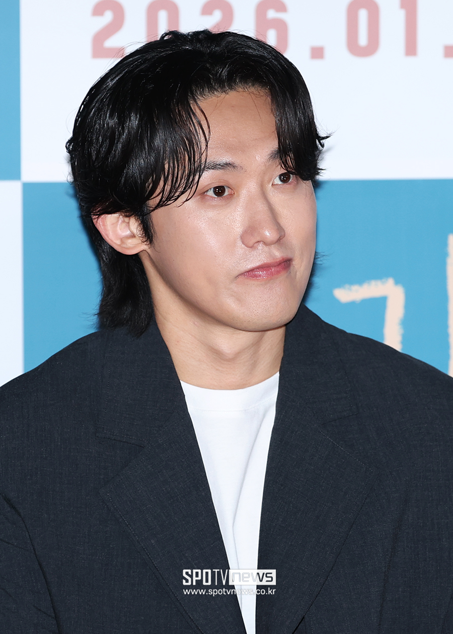 [포토S] 생각에 잠긴 민진웅