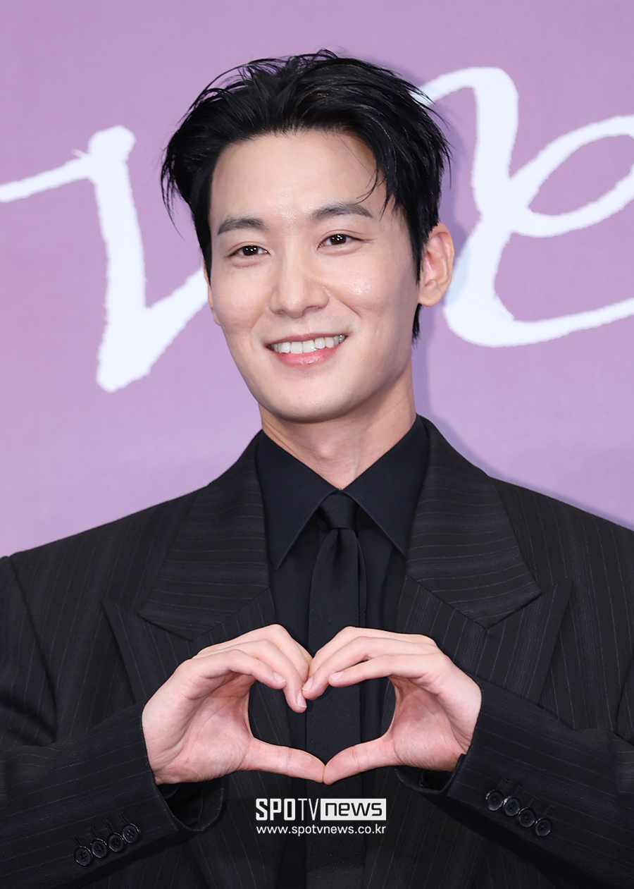 [포토S] 장률, '하트 받으세요'