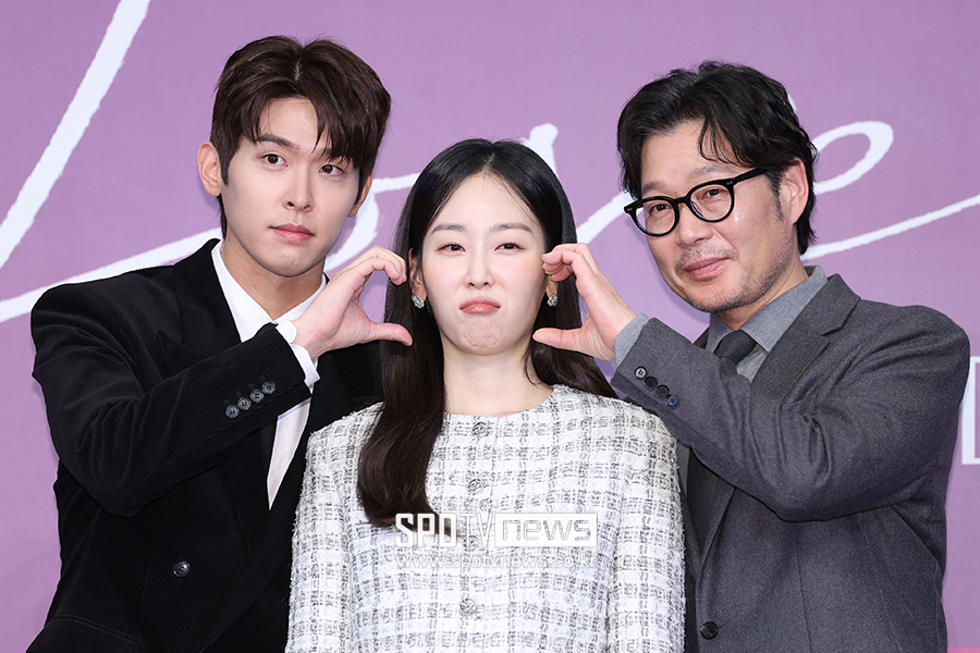 [포토S] 이시우-서현진-유재명, '하트~'