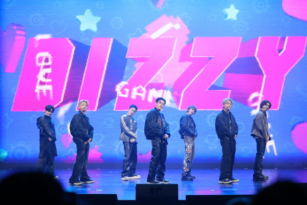 7인조 휘브, 첫 태국 팬 콘서트 성료…완성형 퍼포먼스→1월 컴백 '박차'