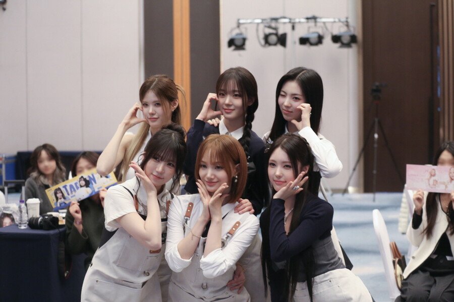 이프아이, 中 상하이에서 첫 해외 팬사인회…글로벌 영향력 입증