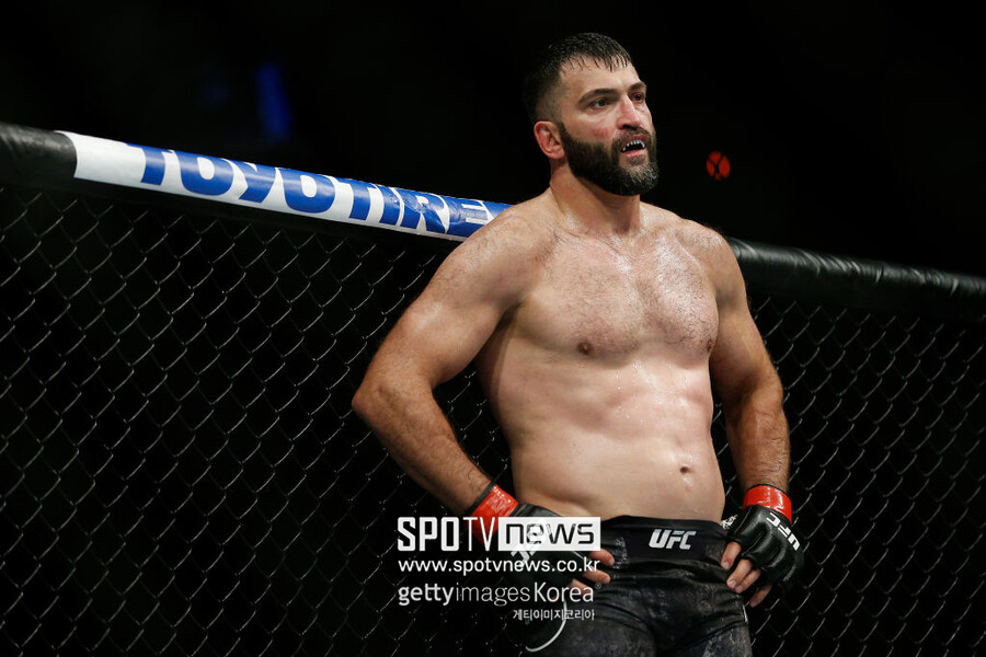 시비 걸었더니 UFC 챔피언…'시비 전문 유튜버' 4명 달려들었다가 '혼쭐'