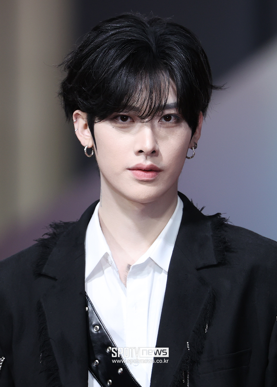[포토S] 제로베이스원 리키, 강렬한 눈맞춤