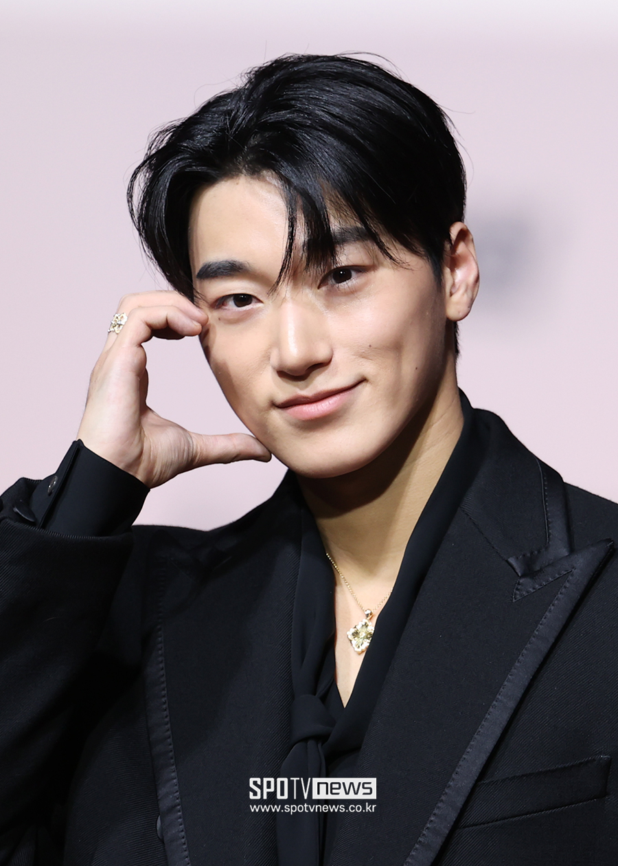 [포토S] 에이티즈 최산, 느낌 있는 볼하트