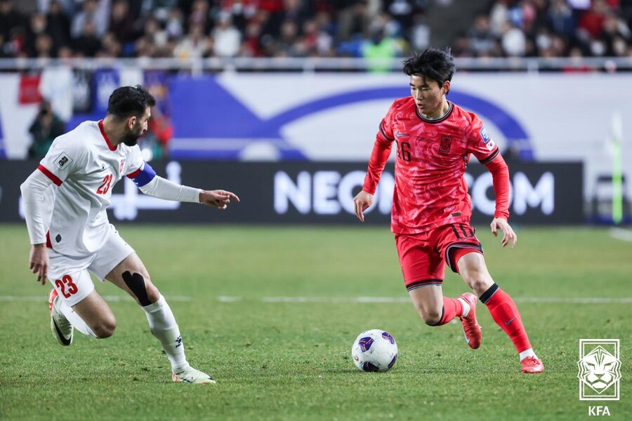 韓 축구 역대급 발견, 홍명보 감독 웃는다…셀틱 양현준, 포지션 변경 → 리그 첫골 펑! 공격형 유럽파 윙백 탄생!