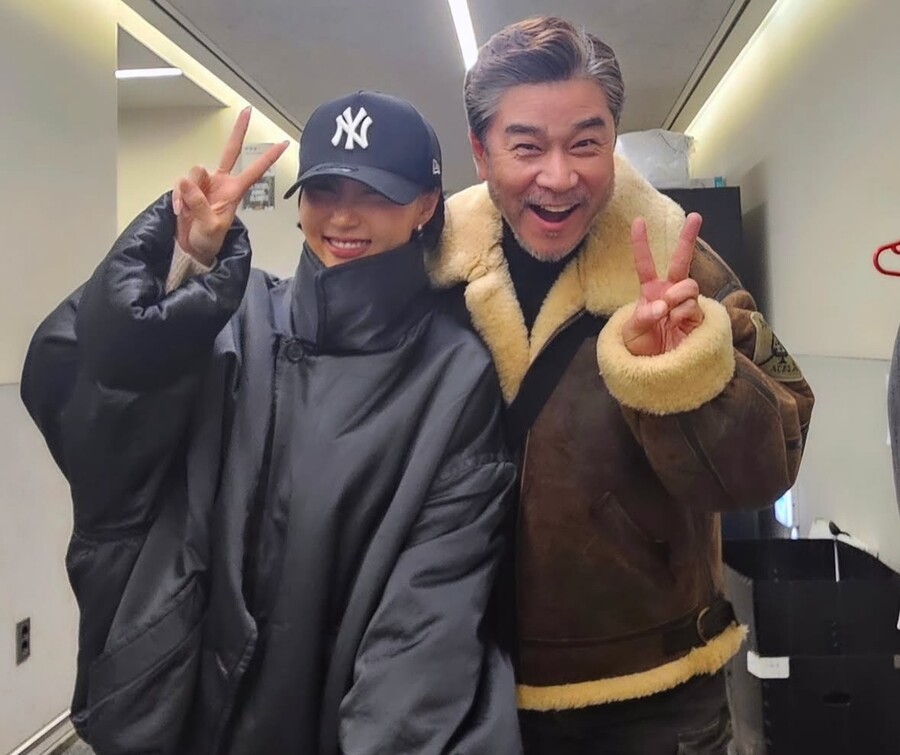 화사·박정민, 크리스마스에 만났네…인증샷에 딱 들켰다[이슈S]