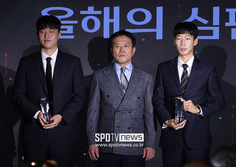[포토S] 올해의 심판상 수상한 이윤섭-김석훈 심판