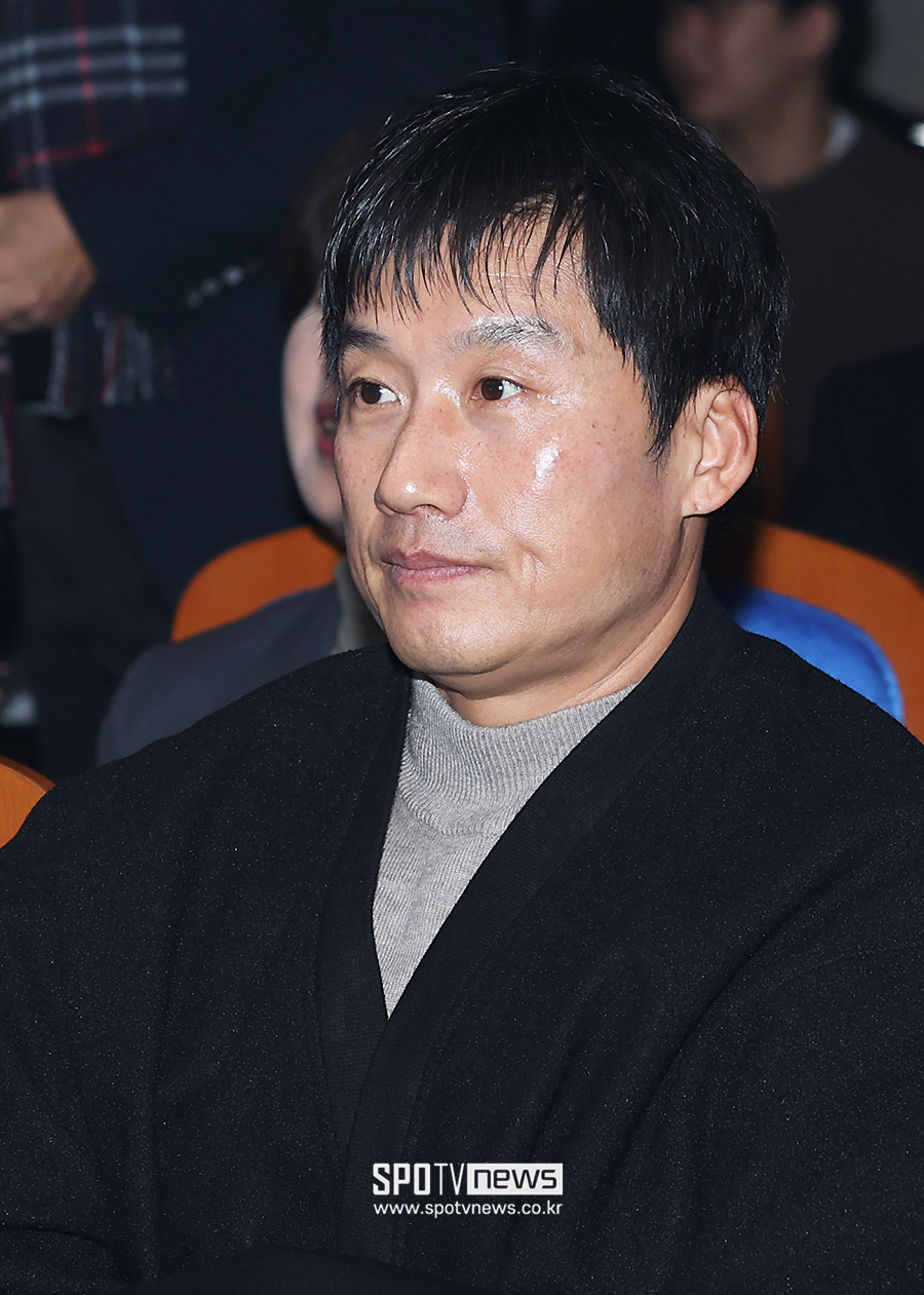 [포토S] 한국대학축구연맹 시상식 참석한 이정효 감독