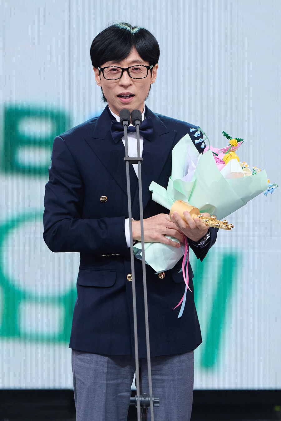 '20회 대상' 유재석 "대상 받으면 눈앞이 캄캄, 맛이 기가 막히다"[MBC연예대상]